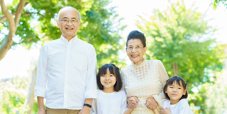 お孫さんの未来を応援！教育資金の一括贈与の特例【令和5年度税制改正版】